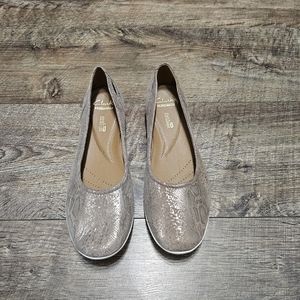 Clark's soft cushion flats women's size 7.5